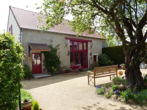 Grange rénovée avec jardin, proche Montluçon - FR-1-489-408 gîte à louer Les Barres