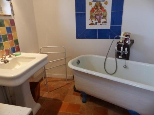 Gîte Beaune-d'Allier 5 pièces 8 personnes - FR-1-489-228 - image 2