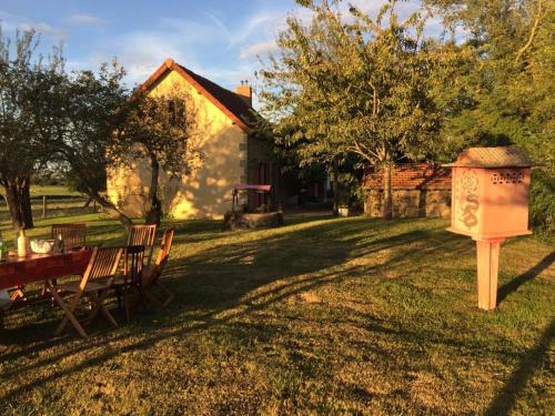 Gîte Beaune-d'Allier 5 pièces 8 personnes - FR-1-489-228 - image 6