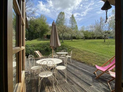 Chaumière typique avec cheminée et jardin, animaux acceptés - FR-1-497-202 (Chaumiere typique avec cheminee et jardin, animaux acceptes - FR-1-497-202) in Mardilly