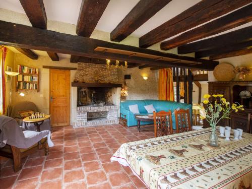 Grande maison familiale avec jardin, salle de jeux, proche de Tours et Blois. - FR-1-491-380 in Authon