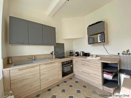 Maison rénovée 18ème s. avec jardin, animaux acceptés et recharge électrique - FR-1-497-198 (Maison renovee 18eme s. avec jardin, animaux acceptes et recharge electrique - FR-1-497-198) in Marcei