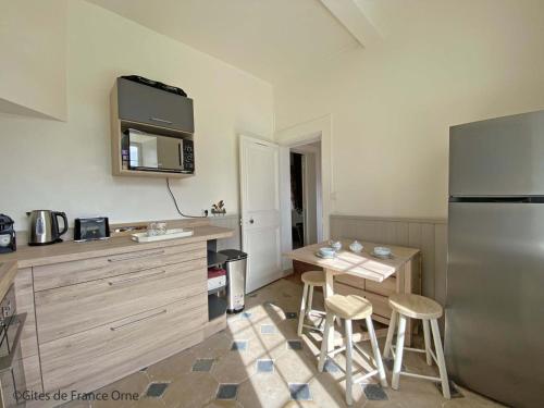 Maison rénovée 18ème s. avec jardin, animaux acceptés et recharge électrique - FR-1-497-198 (Maison renovee 18eme s. avec jardin, animaux acceptes et recharge electrique - FR-1-497-198) in Marcei