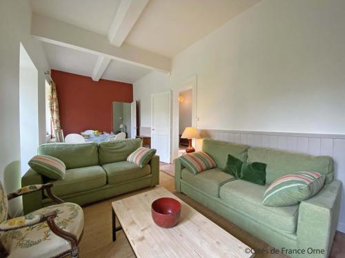 Maison rénovée 18ème s. avec jardin, animaux acceptés et recharge électrique - FR-1-497-198 (Maison renovee 18eme s. avec jardin, animaux acceptes et recharge electrique - FR-1-497-198) in Marcei