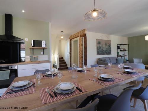 Maison ancienne familliale avec jardin clos au Mêle-sur-Sarthe - FR-1-497-252 (Maison ancienne familliale avec jardin clos au Mele-sur-Sarthe - FR-1-497-252) in Le Mele-sur-Sarthe