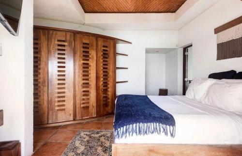 Beachfront Xaman Ha villa 3 with 11 bedrooms! - image 5