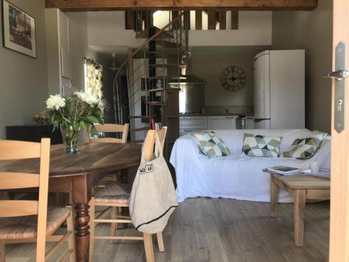 Gîte confortable avec piscine et animaux admis à Saint-André-d'Apchon (Gite confortable avec piscine et animaux admis a Saint-Andre-d'Apchon) in Saint-Andre-d'Apchon (Rhone-Alpes)
