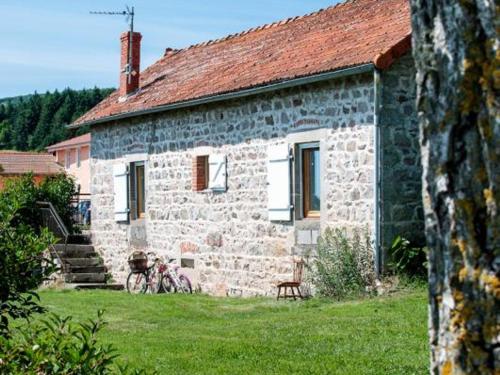 Gîte confortable avec piscine et animaux admis à Saint-André-d'Apchon (Gite confortable avec piscine et animaux admis a Saint-Andre-d'Apchon) in Saint-Andre-d'Apchon (Rhone-Alpes)