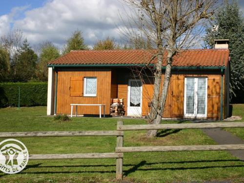 Chalet avec Cheminée et Animaux Acceptés à Usson-en-Forez - FR-1-496-162 gîte à louer Fromentière