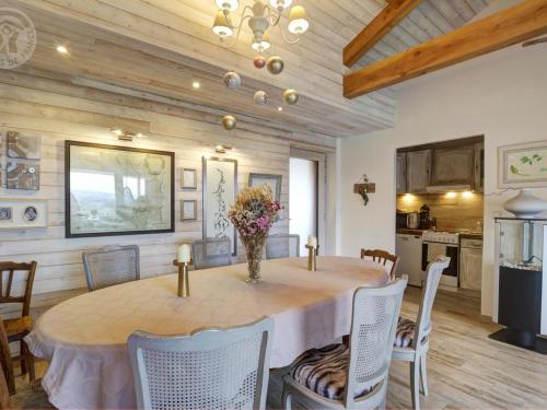 Gîte éco-responsable avec bassin naturel et vue panoramique - FR-1-496-258 (Gite eco-responsable avec bassin naturel et vue panoramique - FR-1-496-258) in Saint-Marcel-d'Urfé