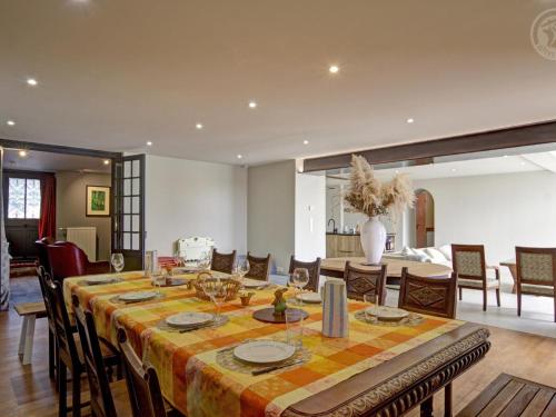 Grande maison rénovée, espace et charme au cœur de Saint-Symphorien-de-Lay - FR-1-496-312 (Grande maison renovee, espace et charme au cœur de Saint-Symphorien-de-Lay - FR-1-496-312) in Saint-Symphorien-de-Lay