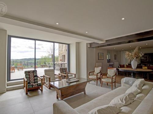 Grande maison rénovée, espace et charme au cœur de Saint-Symphorien-de-Lay - FR-1-496-312 (Grande maison renovee, espace et charme au cœur de Saint-Symphorien-de-Lay - FR-1-496-312) in Saint-Symphorien-de-Lay