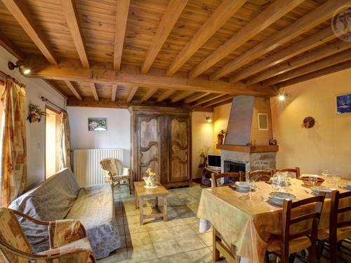 Maison avec 4 chambres et cheminée à Saint-Bonnet-le-Courreau - FR-1-496-9 (Maison avec 4 chambres et cheminee a Saint-Bonnet-le-Courreau - FR-1-496-9) in Saint-Bonnet-le-Courreau