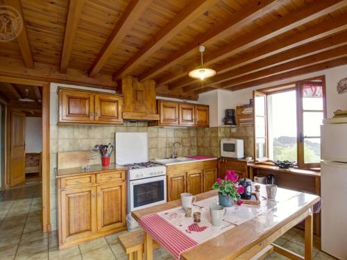 Maison avec 4 chambres et cheminée à Saint-Bonnet-le-Courreau - FR-1-496-9 (Maison avec 4 chambres et cheminee a Saint-Bonnet-le-Courreau - FR-1-496-9) in Saint-Bonnet-le-Courreau