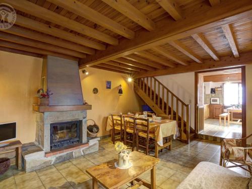 Maison avec 4 chambres et cheminée à Saint-Bonnet-le-Courreau - FR-1-496-9 (Maison avec 4 chambres et cheminee a Saint-Bonnet-le-Courreau - FR-1-496-9) in Saint-Bonnet-le-Courreau