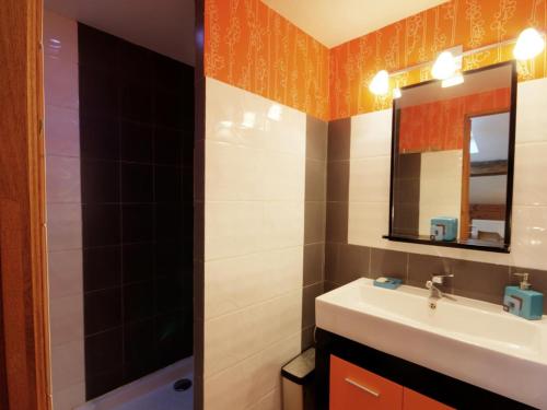 Gîte Saint-André-d'Apchon 1 pièce 2 personnes - FR-1-496-23 - image 6