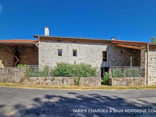 Gîte spacieux avec bain nordique et Wifi à Usson-en-Forez - FR-1-496-359 gîte à louer Sauvessanges