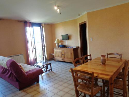 Gîte familial au cœur de la Côte Roannaise - Animaux admis (Gite familial au cœur de la Cote Roannaise - Animaux admis) in Saint-Andre-d'Apchon (Rhone-Alpes)