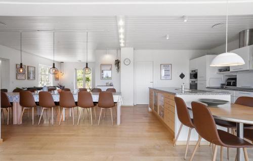 Kitchen, Five Bedroom Beautiful Home In Sindal in Sindal