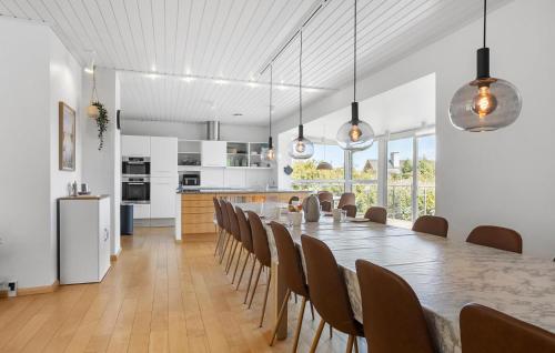 Kitchen, Five Bedroom Beautiful Home In Sindal in Sindal
