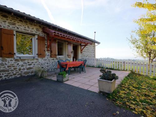 Gîte confortable 2 chambres avec animaux acceptés en pleine campagne - FR-1-496-130 - Aveizieux
