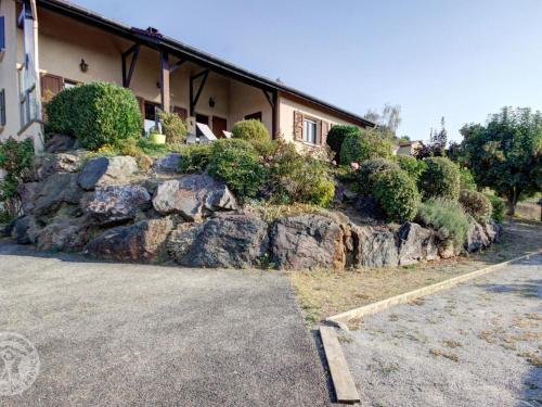 Gîte spacieux à Saint-Christo-en-Jarez avec jardin et terrasse - FR-1-496-204 (Gite spacieux a Saint-Christo-en-Jarez avec jardin et terrasse - FR-1-496-204) in Chasse-sur-Rhone