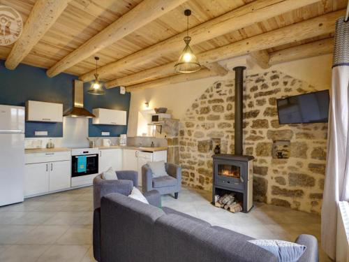 Gîte de charme pour 6, labellisé, cadre nature dans la Loire - FR-1-496-206 (Gite de charme pour 6, labellise, cadre nature dans la Loire - FR-1-496-206) in เชส ซูร์ โรน