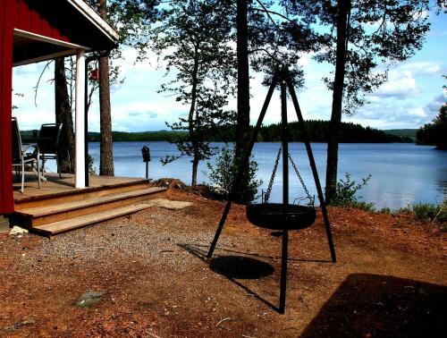 Viesnīcas āriene, Lakeside Cabin By Lake Møkeren in Mengkroken