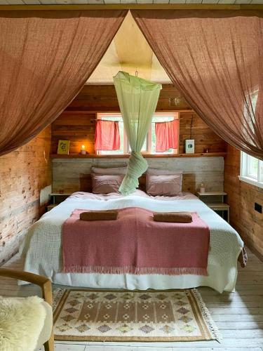 Viesnīcas āriene, Off-Grid Cabin In Your Private Swedish Forest in Bygget