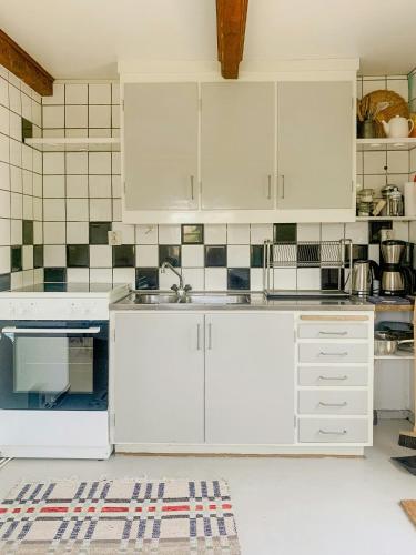 Exterior view, Guest House With Sea View In Osterlen near Mandelmanns Tradgardar