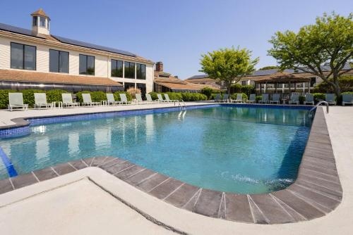 All Seasons Resort - image 11