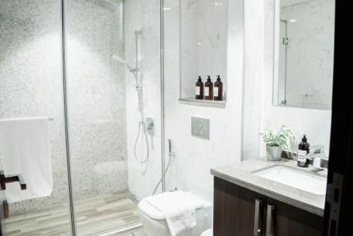 Chic Business Bay Retreat l Pool, Luxury Amenities, Dubaj (fotografie 3)