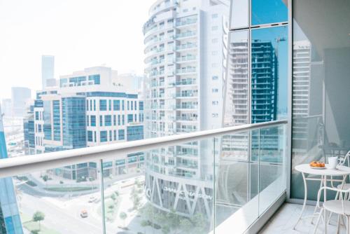 Chic Business Bay Retreat l Pool, Luxury Amenities, Dubaj (fotografie 7)