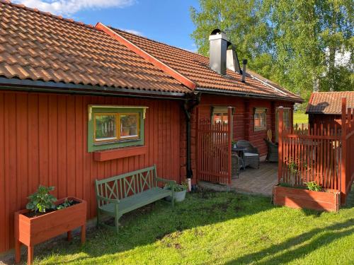 外部景觀, Traditional Dalarna Cottage With Lake Siljan Views in 索利耶隆
