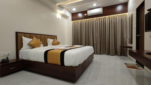Hotel Grand Lushwood  in Aurangabad