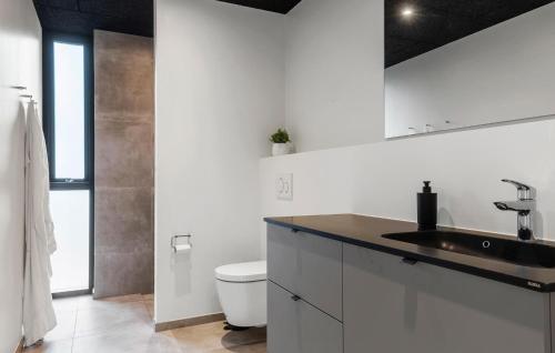 Bathroom, Cozy Home In Hadsund With Sauna in Hadsund