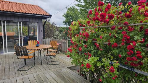 Apartment in Stocken, with sauna, 250 m from the sea in Gullholmen