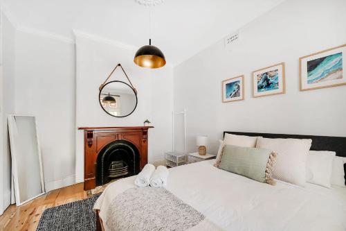 Marvelous Manly Home moments from the Beach - NEW - image 5