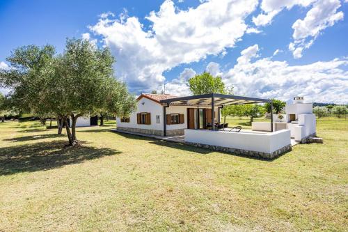 Holiday House Leo – khách sạn tại Spanidiga