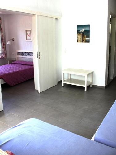 One-Bedroom Apartment image 9