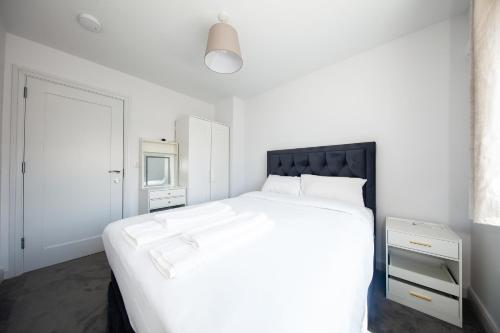 Modern 2 bed house in Hollystown with free parking, Dublin (zdjęcie 8)