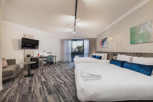 Nightelier Mermaid Waters Room Type - Family Studio with Spa Bath