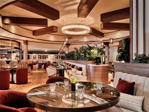 ห้องอาหาร, แรดิสสัน บลู โฮเทล - ฮัมบูร์ก แอร์พอร์ต (Radisson Blu Hotel, Hamburg Airport) near สนามบินฮัมบวร์ค