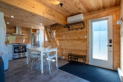 Spa pool Private Lake - Chalet Hello in Saint-Alphonse-Rodriguez (QC)