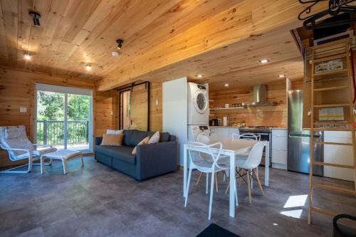 Spa pool Private Lake - Chalet Hello in Saint-Alphonse-Rodriguez (QC)