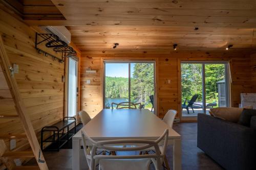 Spa pool Private Lake - Chalet Hello in Saint-Alphonse-Rodriguez (QC)