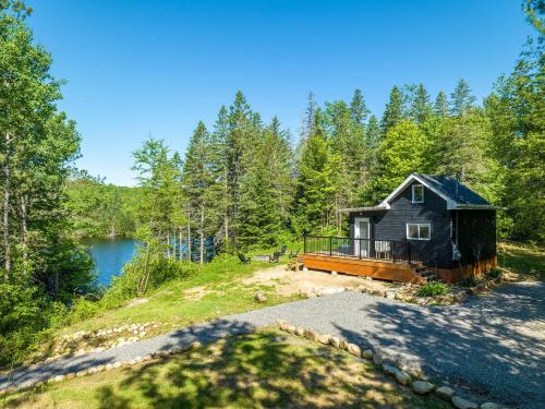 Spa pool Private Lake - Chalet Hello in Saint-Alphonse-Rodriguez (QC)