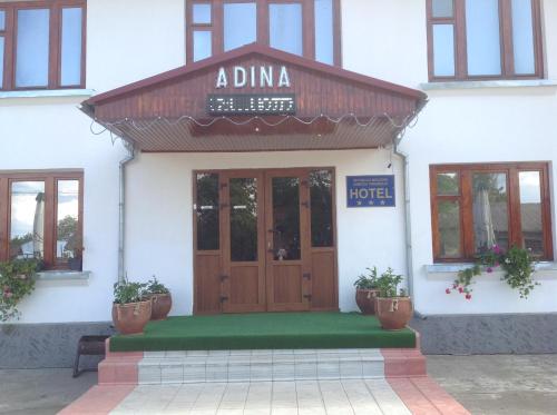 Indgang, Adina in Rîșcani