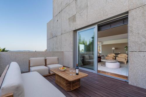 Skyline Retreat with pool by Portugal Active in Matos