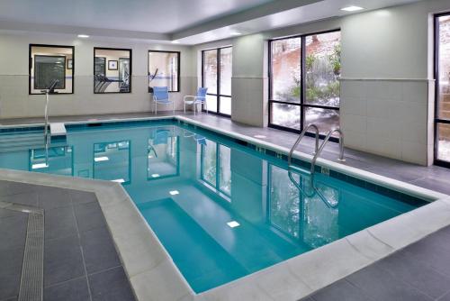 Holiday Inn Express Hotel & Suites West Chester an IHG Hotel - image 9